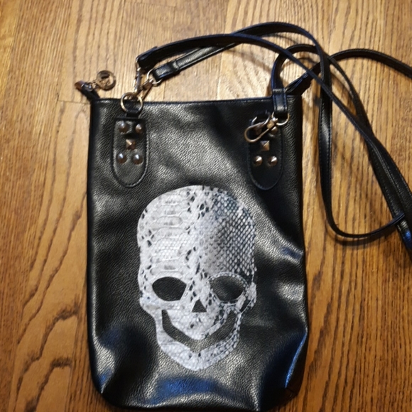 Super Cute & Stylish Skull Purse!! - Picture 1 of 4